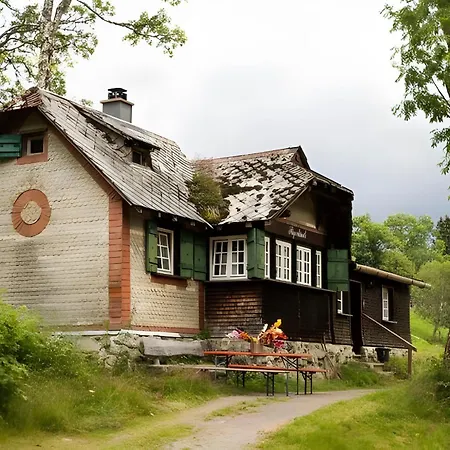 Raimartihof Mit Ferienunterkuenften * פלדברג